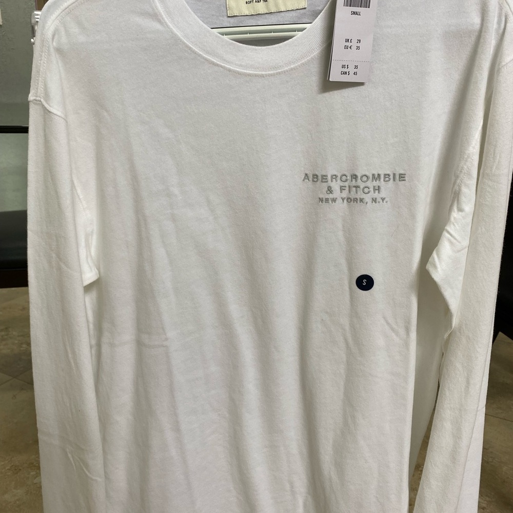 ABERCROMBIE men's long sleeve sweater brand new with tag